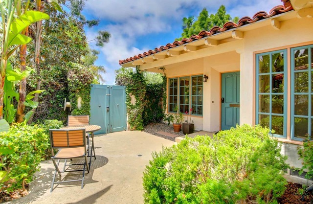 Casa Paloma: Classic Mission Hills + Enchanting Courtyard Close to EVERYTHING