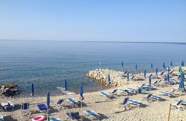 Casa Panna D: A cheerful apartment that is part of a small villa located right on the beach, with Free WI-FI.