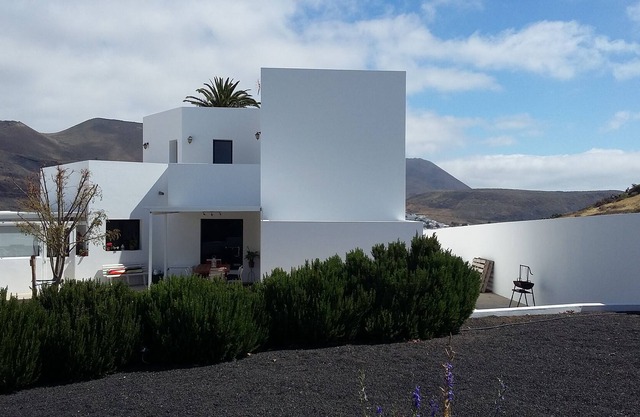 CASA PEPA- COMPLETE VILLA IN THE VALLEY OF THE THOUSAND PALMERAS LANZAROTE