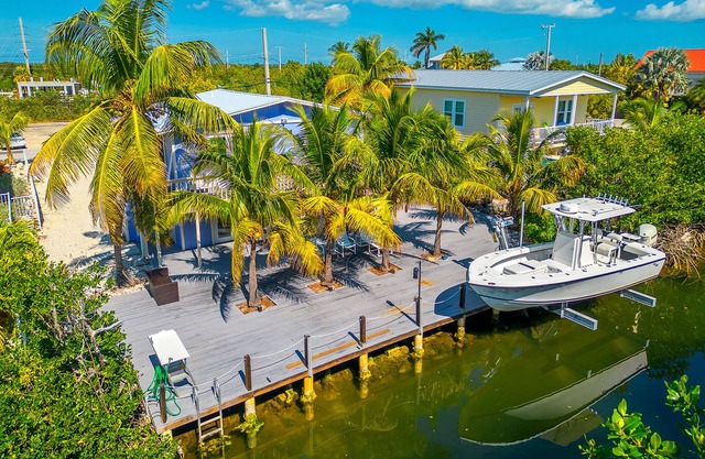 Casa Playa | 4 bed/2 bath canalfront getaway on Ramrod Key