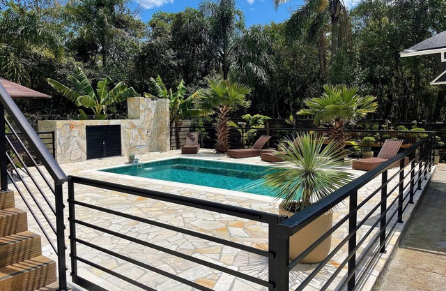 Casa Privativa com Piscina na Ferrugem