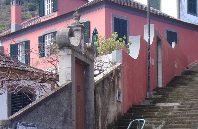Casa Rústica do Século XIX com Vista Deslumbrante Sobre o mar e Serra