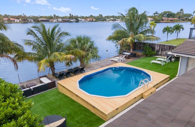 Casa Santorini | Waterfront | Pool | Kayaks |Beach