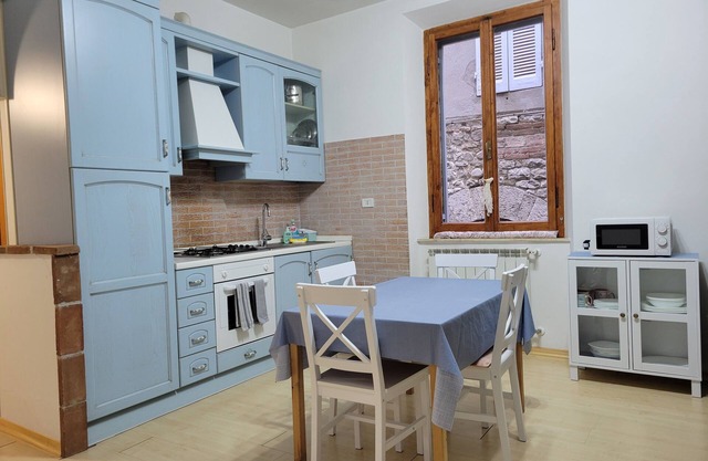 Casa Sulle Mura Medioevali. Comodissimo no Scale. Servizi Raggiungibili a Piedi