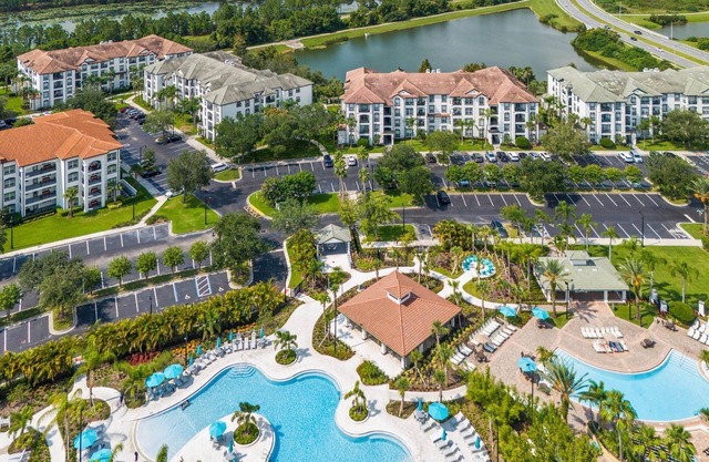 Casa Toscana Deluxe 3 Bedroom Condo by RedAwning
