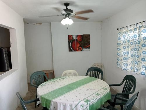 Casa tranquila, céntrica para familias grandes -10 personas-