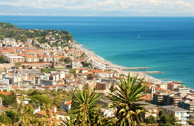 Casa Viola with shared pool sea view, Varazze, Italy