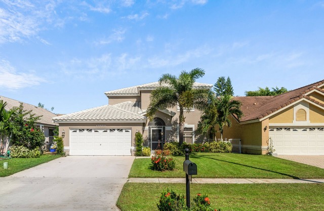 Casa White Coral - Polo Ready, 2 Story Florida Pool Home