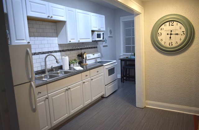 Casablanca of Hyde Park "Suite Poseidon" Furnished Apartment In South Tampa