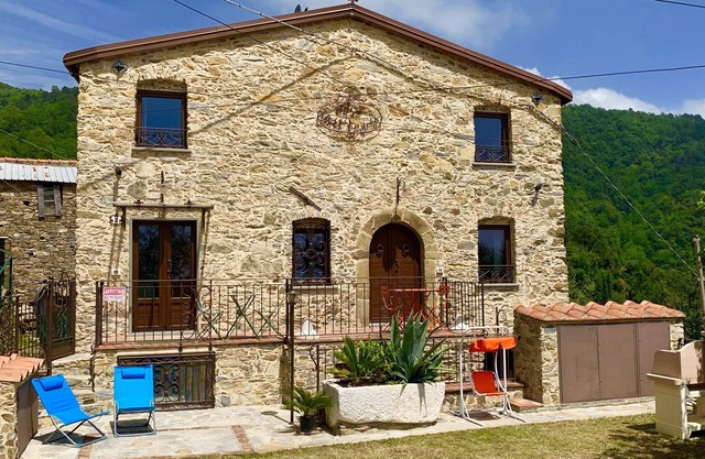 CASALE IN SASSO AMONG LIGURIA AND TUSCANY, CASA DELL 'ANGELO (Apartment 1/3)