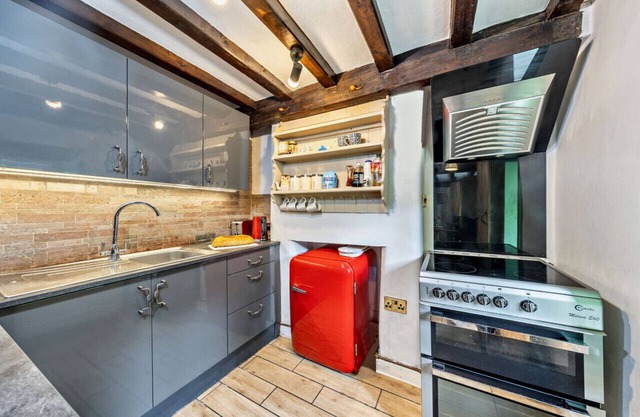 Cascades Cottage - Three Bedroom House, Sleeps 5