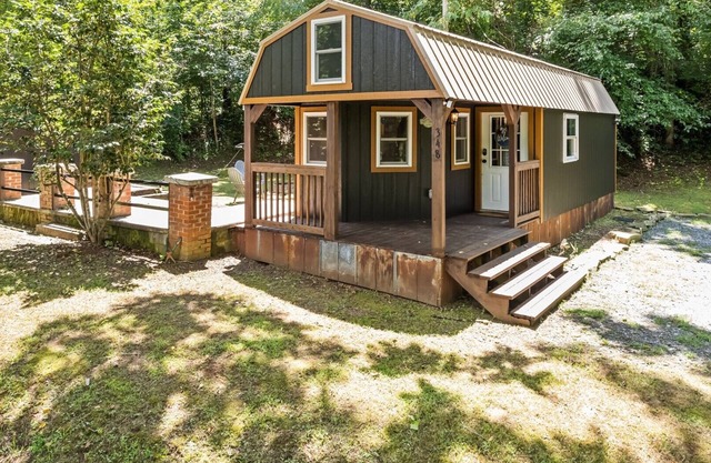 Casey Paradise Tiny Home Mountain Retreat near WCU