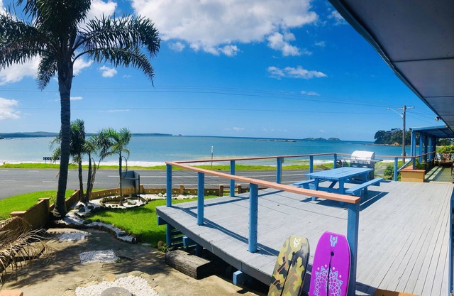 Caseys Beachfront Holiday House