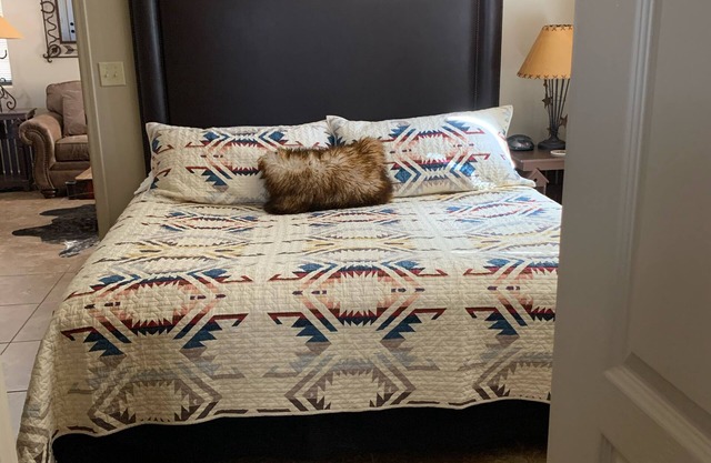 Casita 3 blocks from downtown! Very clean !