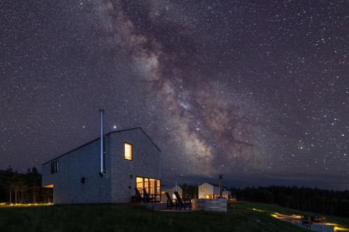 Cedar - Luxury 2 Bdrm Cottage