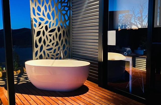Celestine - 1 Bed Cabin with Outdoor Bath - Kundalini Lodge
