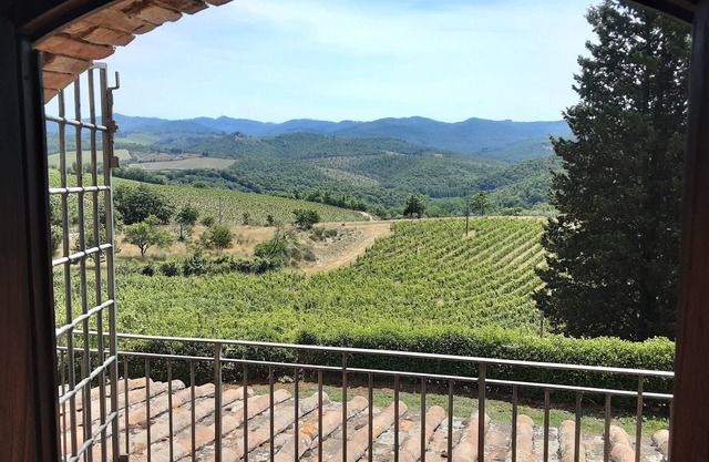 Celle di Lecchi is a characteristic Borgo on the hillside of Lecchi in Chianti