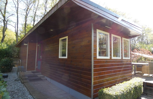 Centraal gelegen op grens Friesland/Groningen/Drenthe aan het bos gelegen.p-slk