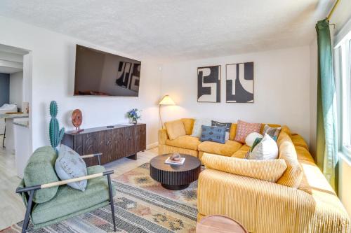 Central Albuquerque Getaway with Hot Tub and Grill!
