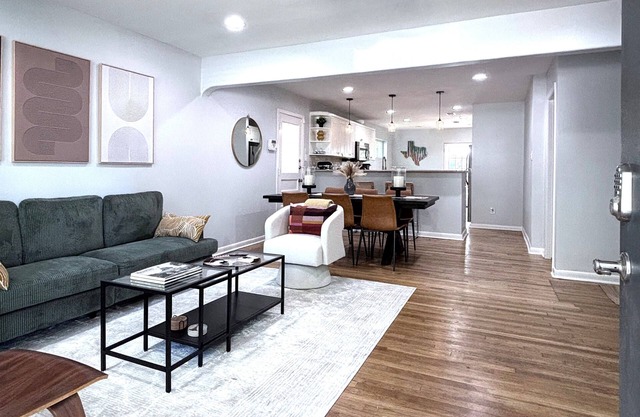 Central Austin House in Private Skyview Neighborhood