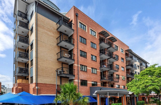 Central Brunswick Apartment Hotel
