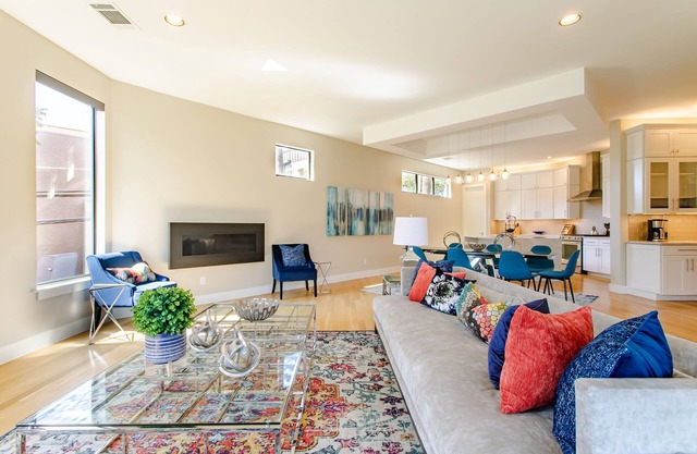 Central Dallas-4 Bed Luxury Home