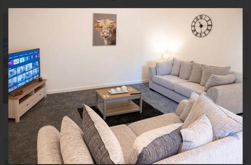 Central Mews Free Wi-Fi-Parking-Contractors