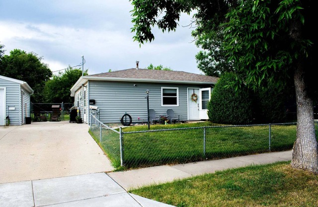 Central spot for shoping and entertainment as well as being close to outdoor fun