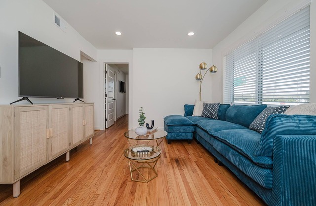 Central Suites Trio- King Beds/Ample Parking/WiFi