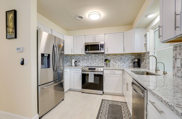 Centrally Located Home in Rotonda West w/Patio