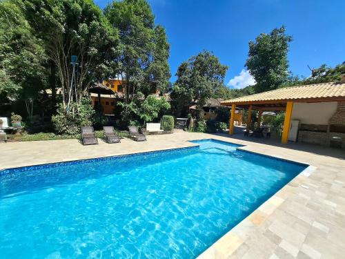 Chácara com 05 dormitórios, piscina e Lazer LT0040