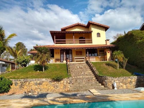 Chácara do Nari - Casa com Piscina em Condomínio Fechado