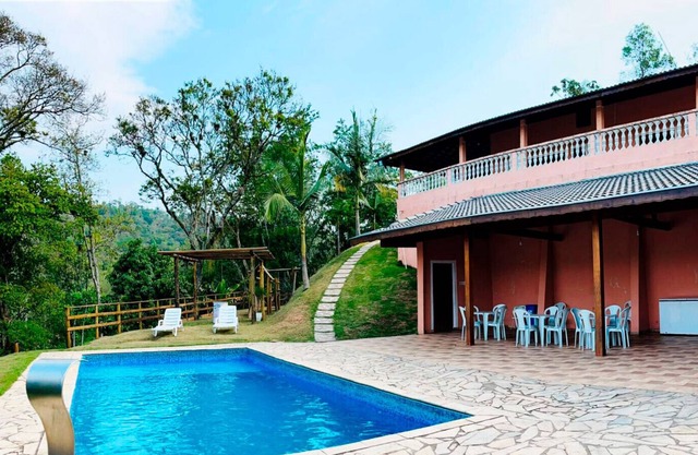 Chácara com piscina e churrasq em Santa Isabel/SP