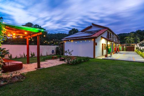 Chalé com Churrasqueira a 5min da Praia Estaleiro