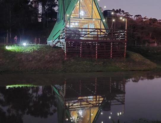 Chalé super aconchegante a beira do lago.