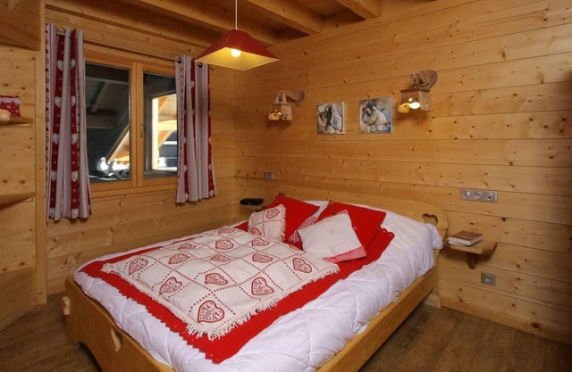Chalet, 200m from resort center, fitness, swimming pool, sauna, terrace, balcony, parking, tv