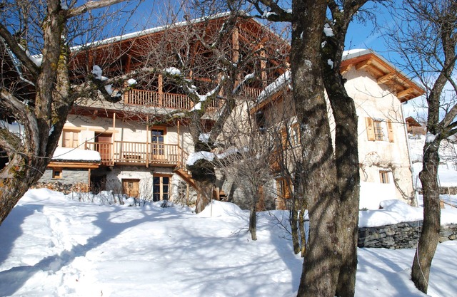 CHALET at 1200m altitude, facing south, quiet and spacious