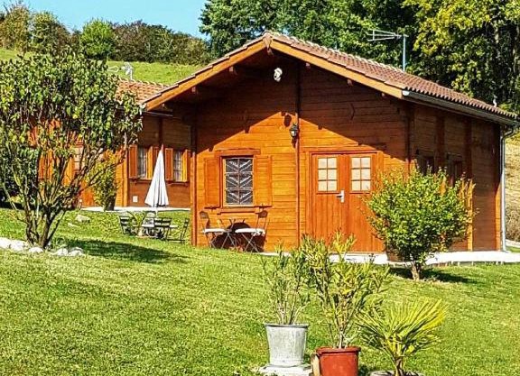 Chalet charmant à Dausse avec piscine et jardin