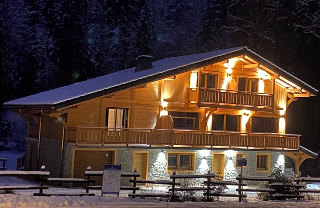 Chalet de 230 m2 récent 12 pers 6 ch 5 sdb à Châtel Multipass summer member