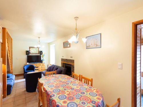 Chalet Duplex à Peyragudes – 3 Chambres, Cheminée, Terrasse, Près des Sentiers et Télécabine - FR-1-695-38