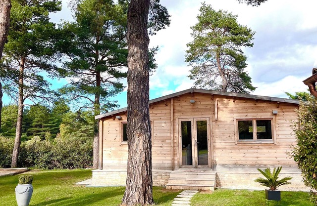 Chalet au Calme Avec Piscine et Grand Jardin