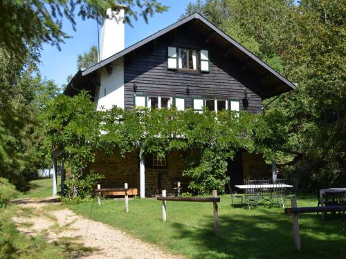 Chalet in Bièvre for 9 Person