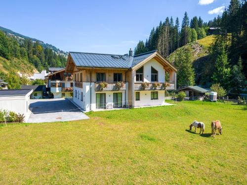Chalet in Saalbach near Ski Slopes