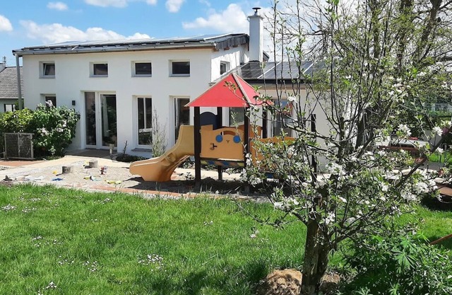 Chalet in the orchard and play garden