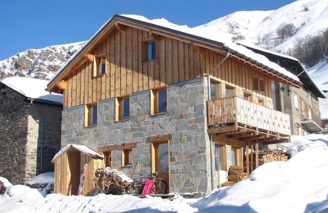 Chalet in the village, ski in, ski out 150m for 3 valleys