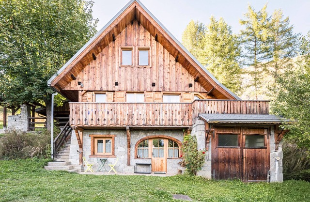 Chalet 'Jarrier' with Mountain View, Private Terrace and Private Garden