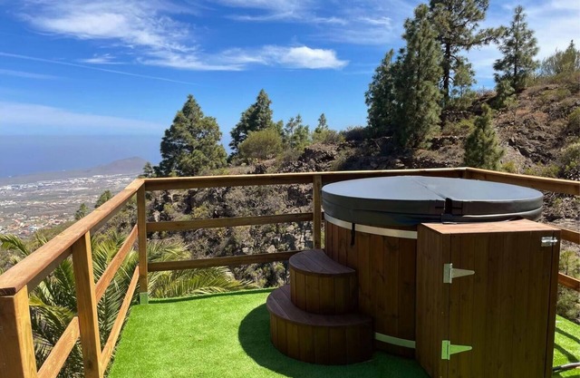 Chalet "Laurelin" with Sea View, Private Mini Pool & Wi-Fi