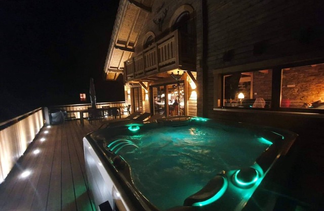 CHALET MMETA 12 PERS.,OPEN VIEW, JACUZZI,SAUNA,BILLIARDS,BOWLING ALLEY,PLAYGROUN