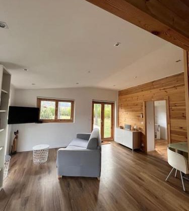 Chalet moderne tout équipé avec piscine