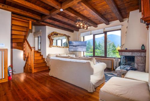 Chalet Panorama -Three Level Escape in Parnassos
